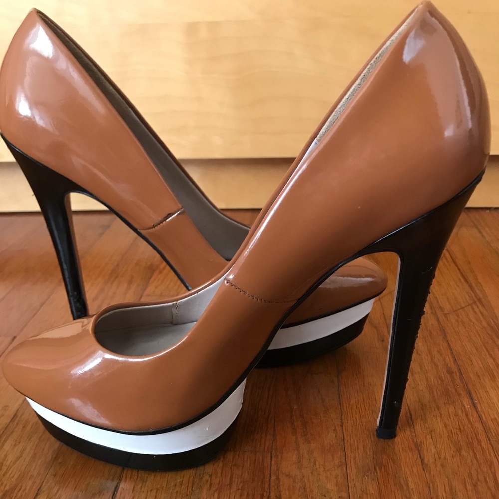 Zara Tan/Camel White/Black Pump